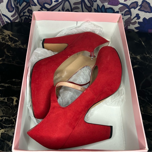Crown Vintage Tess Red size 7.5 Velvet Pumps Heels - Picture 7 of 8